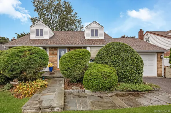 19 Leonard RD, Syosset, NY 11791