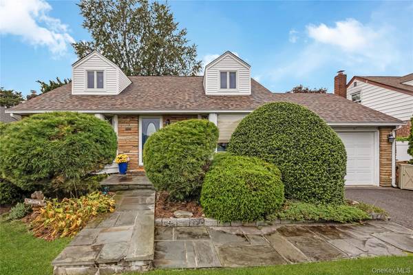 19 Leonard RD, Syosset, NY 11791