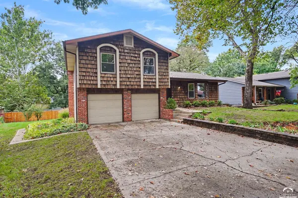 2917 Topeka LN, Lawrence, KS 66047