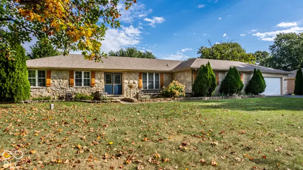 1401 Westwind DR, Avon, IN 46123