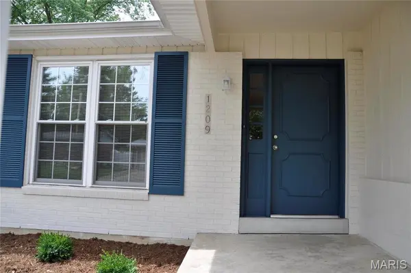 1209 Eagleshire DR, Manchester, MO 63021