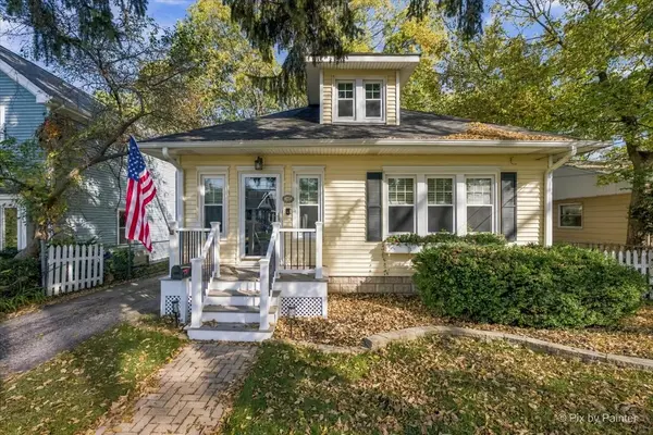 143 N HAGER AVE, Barrington, IL 60010