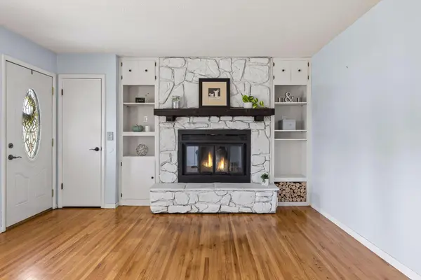 1913 Independence AVE N, Golden Valley, MN 55427