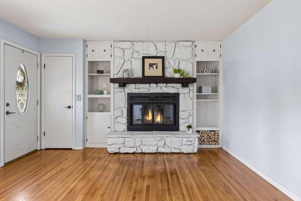 1913 Independence AVE N, Golden Valley, MN 55427