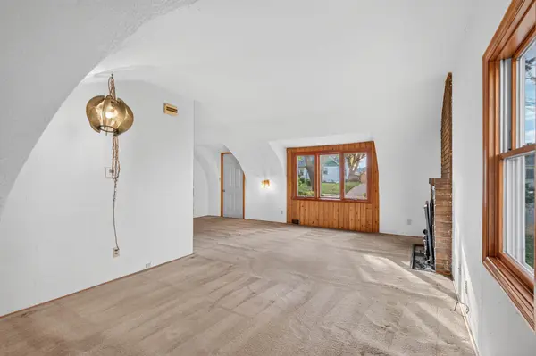 1046 Felix ST, West Saint Paul, MN 55118