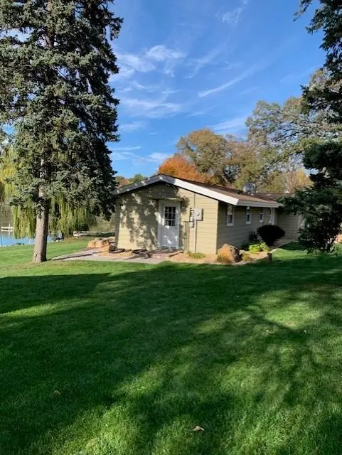 8404 Waters Edge DR, Chanhassen, MN 55317