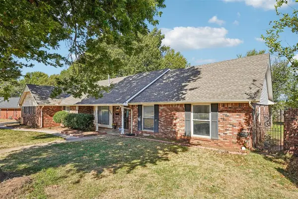 3737 Rolling LN, Midwest City, OK 73110