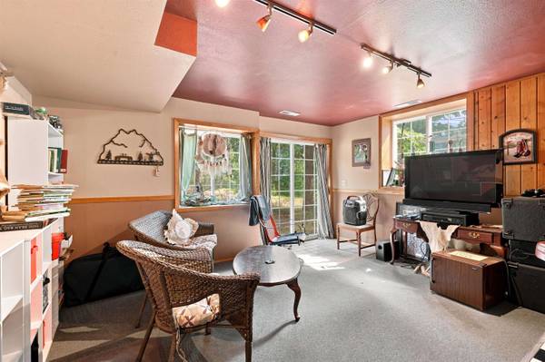 9722 Scotia Rd, Newport, WA 99156-9722