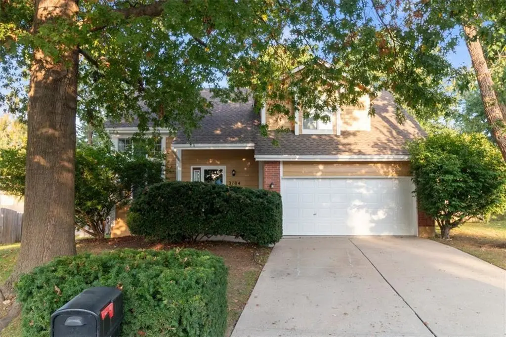2104 NW Hidden Pointe CT, Blue Springs, MO 64015