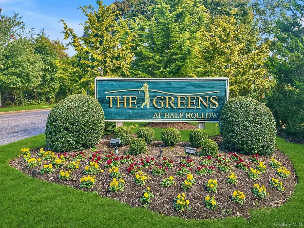 1067 Savoy DR, Melville, NY 11747