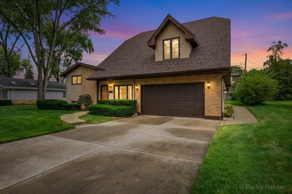 24 W Devon AVE, Roselle, IL 60172