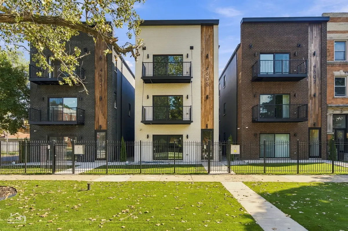 4605 S Prairie AVE #1, Chicago, IL 60653