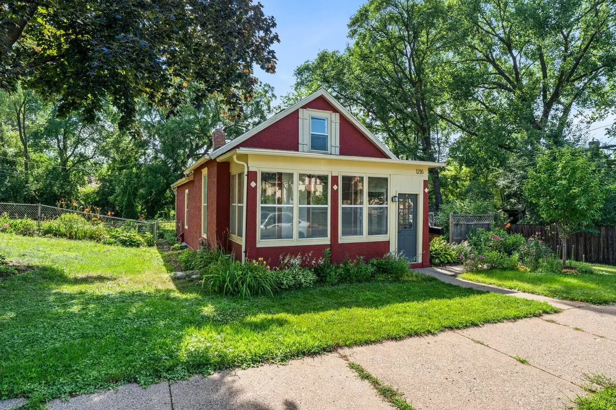 1216 Danforth ST, Saint Paul, MN 55117