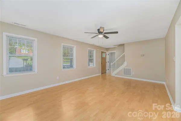 17 Sheridan RD, Asheville, NC 28803