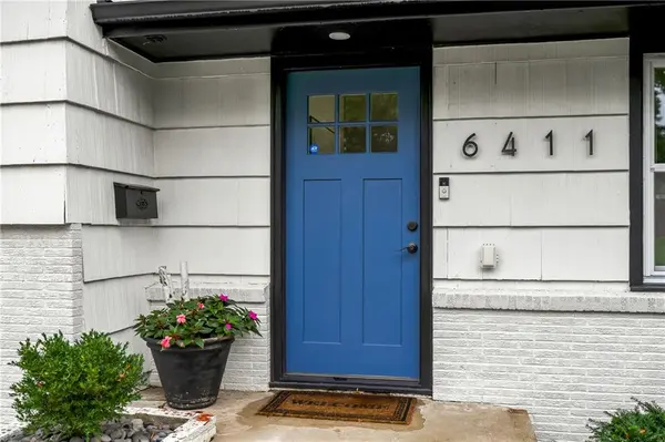 6411 W 77th ST, Prairie Village, KS 66204