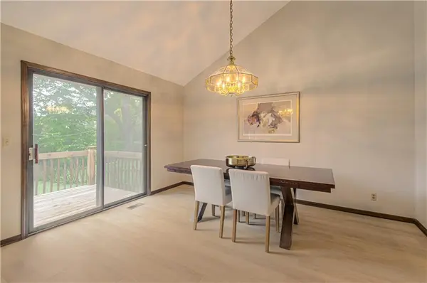 9835 W 101st ST, Overland Park, KS 66212