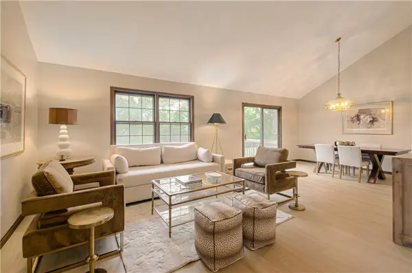 9835 W 101st ST, Overland Park, KS 66212