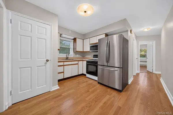 35-04 208th ST, Bayside, NY 11361