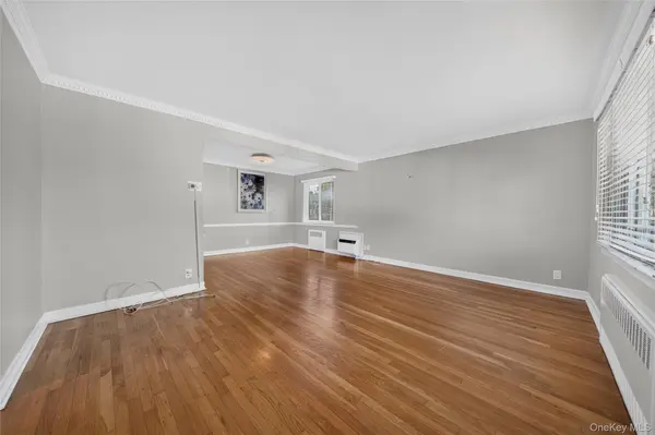 35-04 208th ST, Bayside, NY 11361