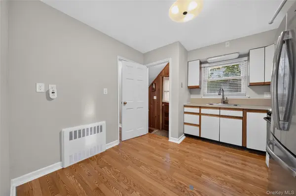 35-04 208th ST, Bayside, NY 11361