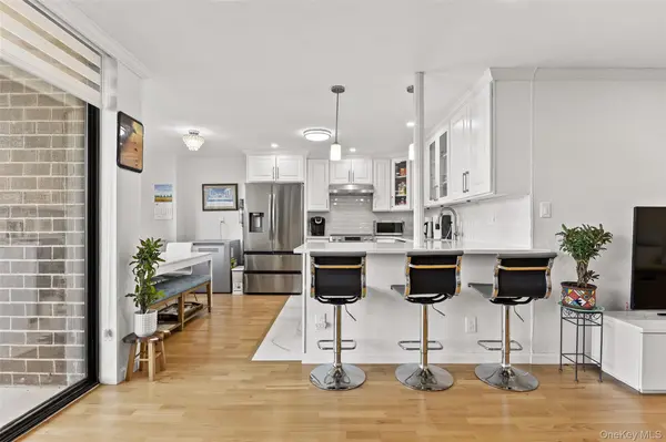 1 Bay Club DR #3K, Bayside, NY 11360