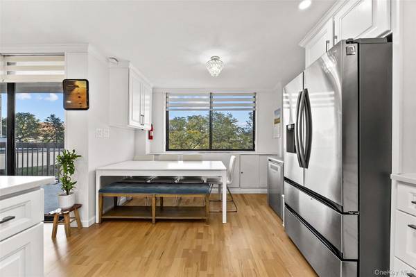 1 Bay Club DR #3K, Bayside, NY 11360