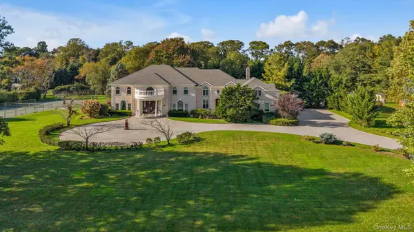11 Polo DR, Old Westbury, NY 11568