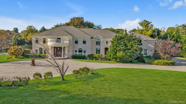11 Polo DR, Old Westbury, NY 11568