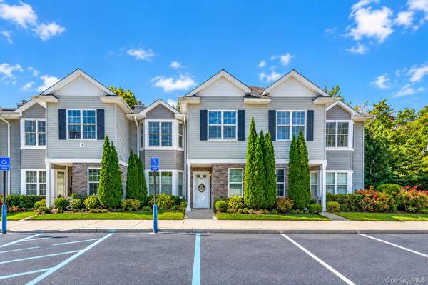 138 Maya CIR, Central Islip, NY 11722