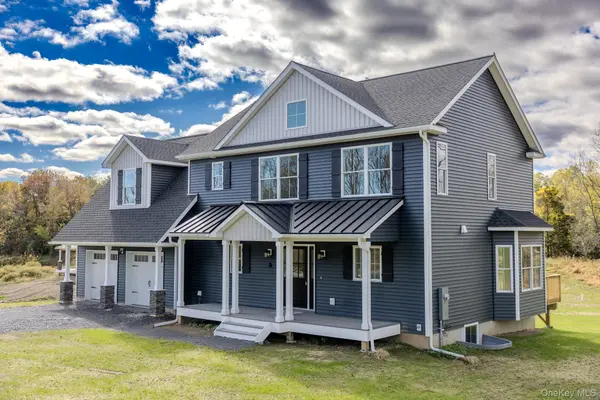 18 Sunset LN, New Hampton, NY 10958