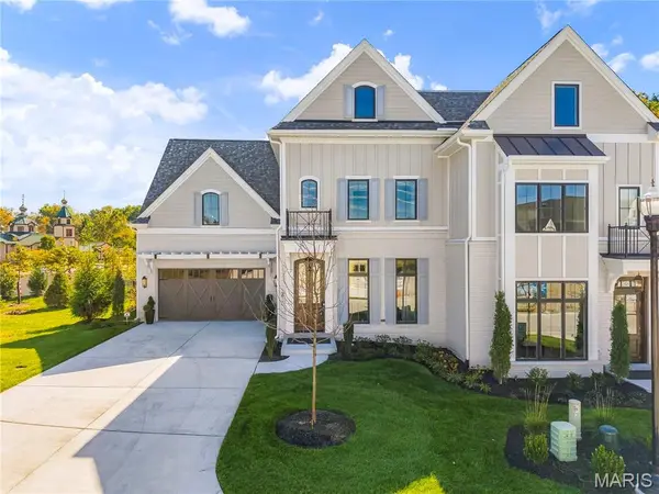 2 Enclave DR, St Louis, MO 63122