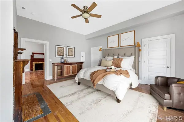 3717 Westminster PL, St Louis, MO 63108