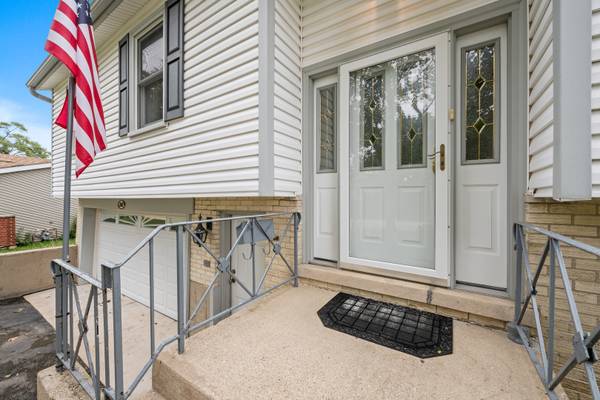 767 Leslie LN, Glendale Heights, IL 60139