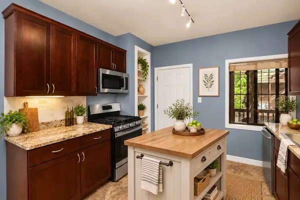 810 W Lakeside PL #107, Chicago, IL 60640