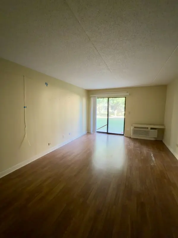 5600 N Astor LN #116, Rolling Meadows, IL 60008