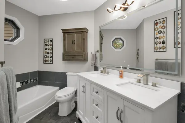 17550 Foxboro LN, Lakeville, MN 55024