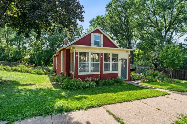 1216 Danforth ST, Saint Paul, MN 55117