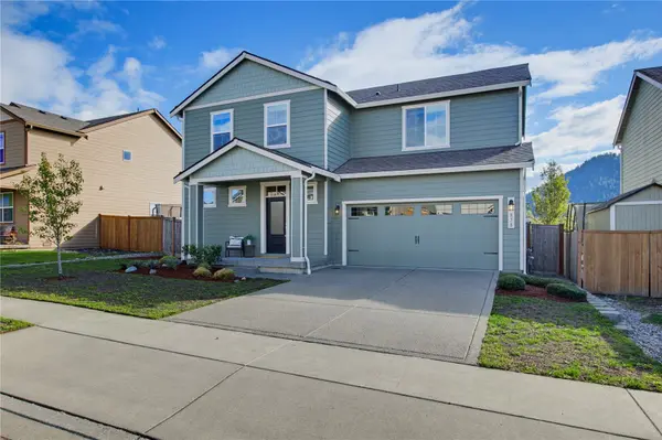 878 Riley DR E, Enumclaw, WA 98022