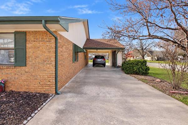 324 W 4th ST, Hobart, OK 73651