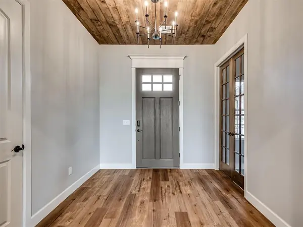 2218 W Cole DR, Mustang, OK 73064