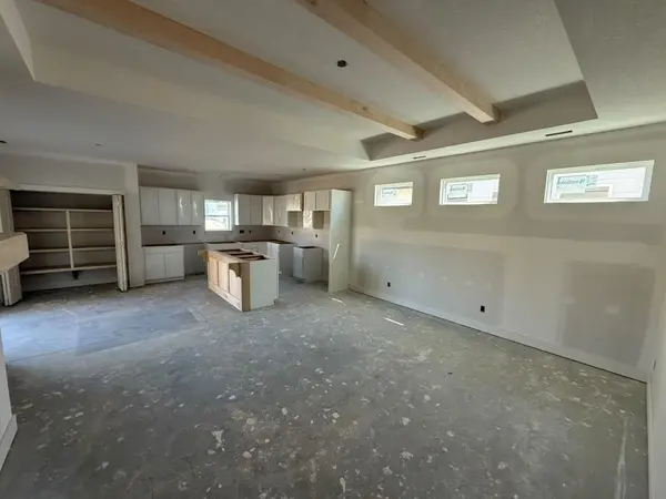 8992 E Joshua St, Bel Aire, KS 67226
