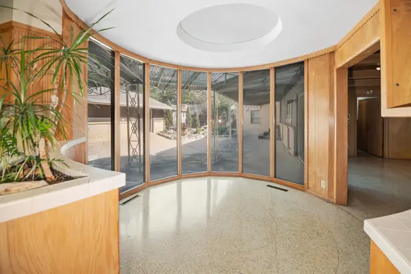 68 S Mission Rd, Eastborough, KS 67207-1033
