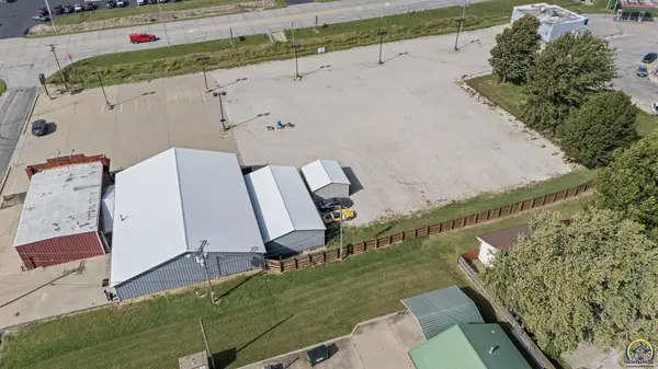 300 Arizona Ave, Holton, KS 66436