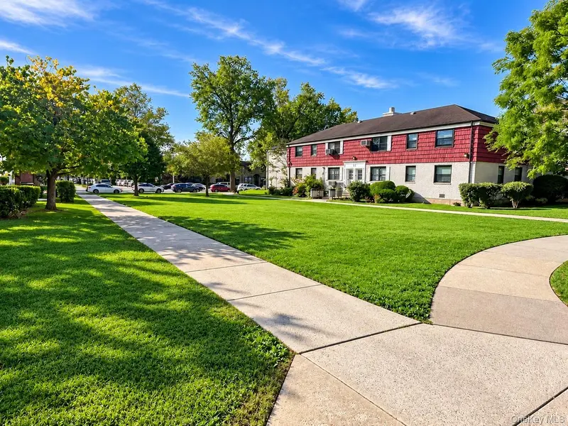 136-51 Jewel Ave #A, Kew Garden Hills, NY 11367