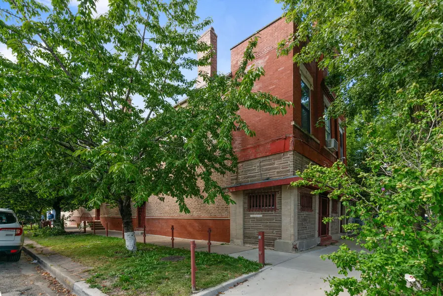 2258 S Whipple ST, Chicago, IL 60623