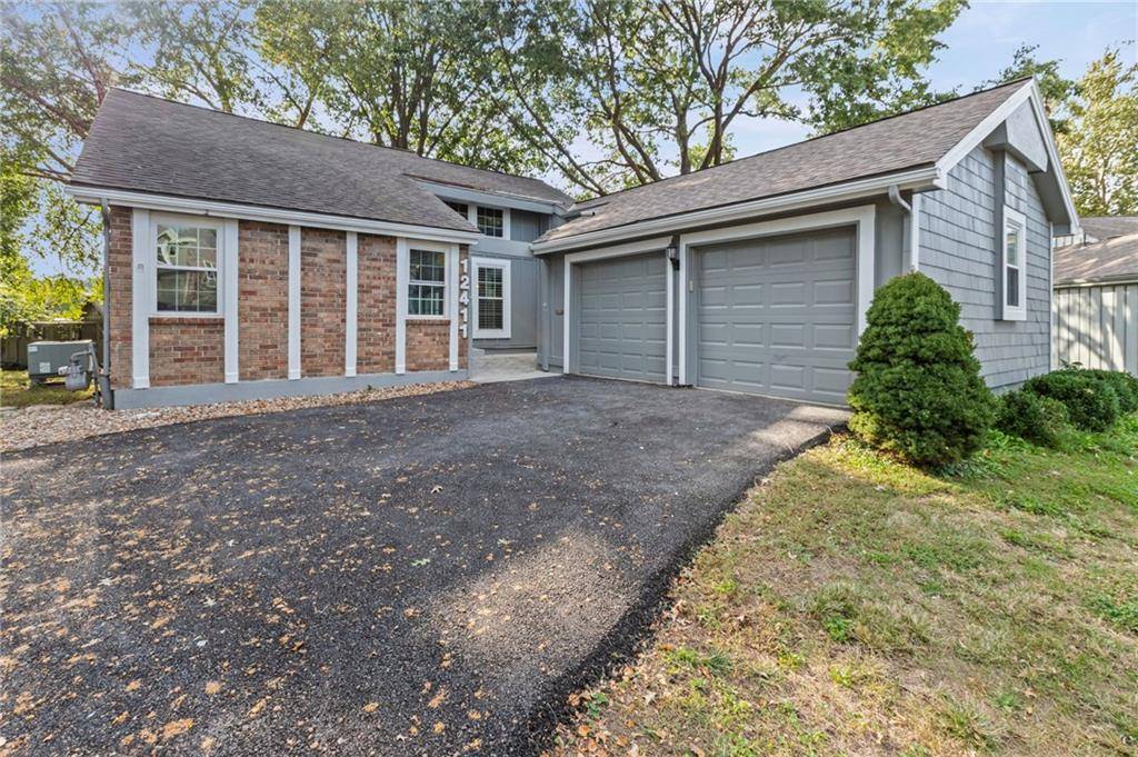 12411 W 82nd TER, Lenexa, KS 66215