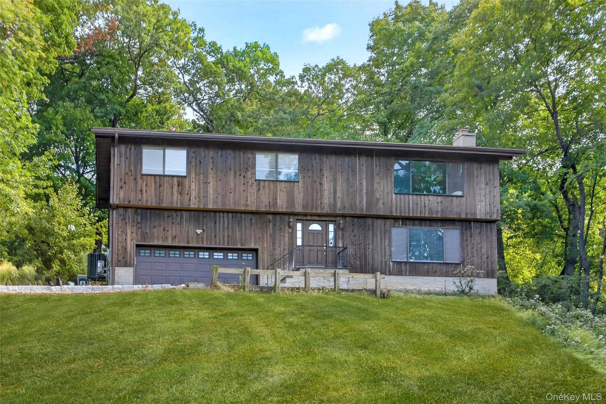 15 Round Hill DR, Briarcliff Manor, NY 10510