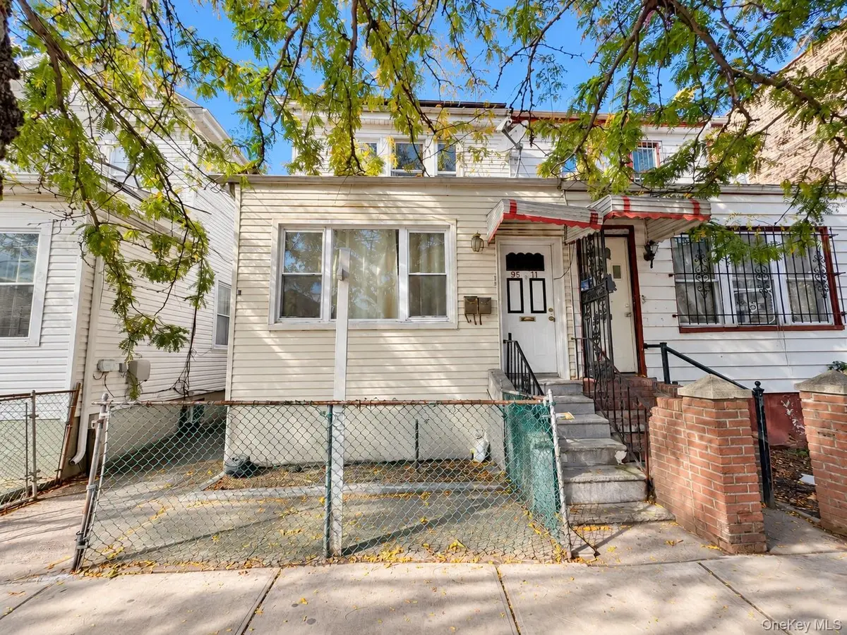 95-11 42nd AVE, Elmhurst, NY 11373