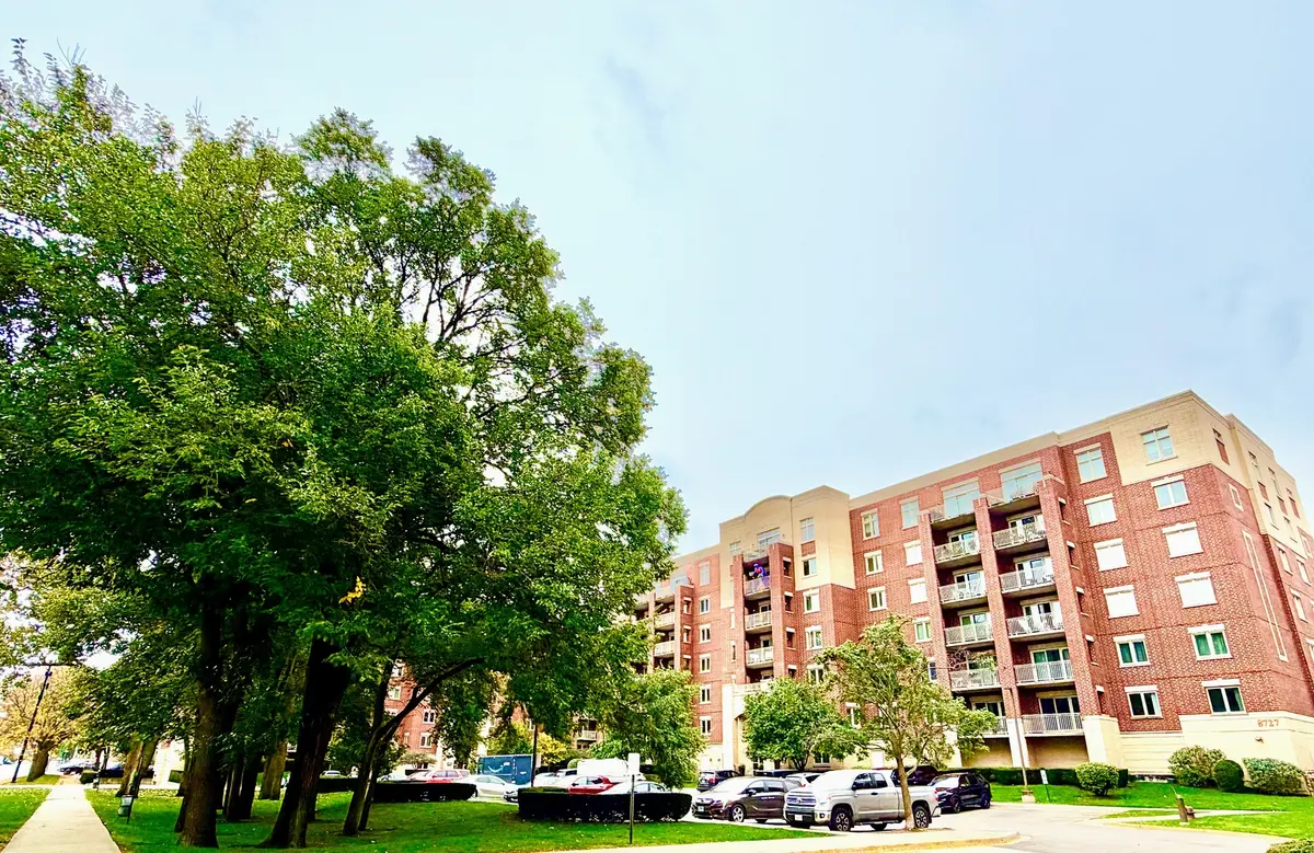8727 W Bryn Mawr AVE #208, Chicago, IL 60631