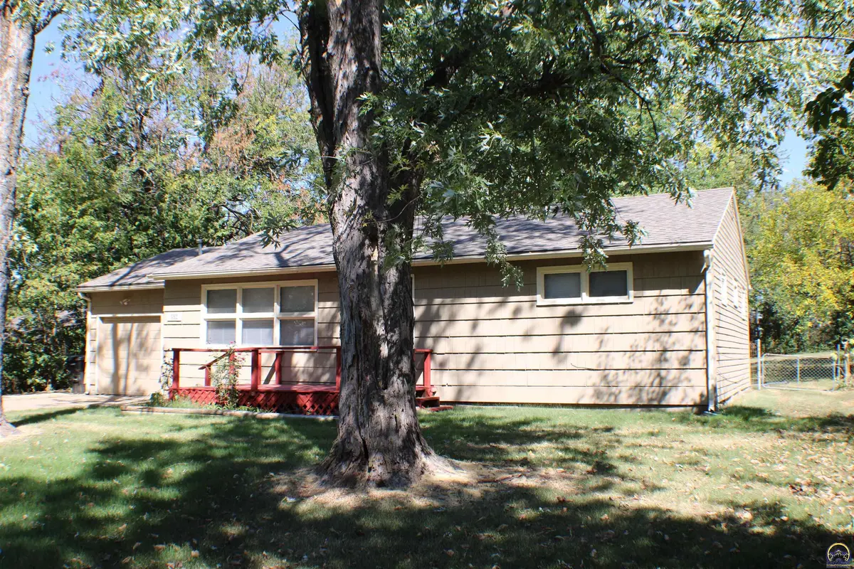 2526 SE Colorado AVE, Topeka, KS 66604